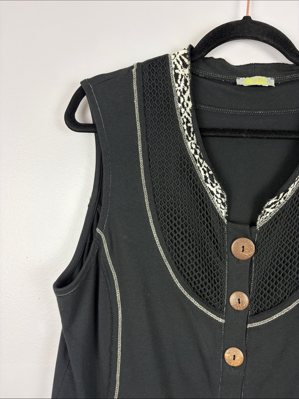 Dolcezza Black Button Front Sleeveless Tunic Vest Top Mesh & Abstract Print - Picture 5 of 13